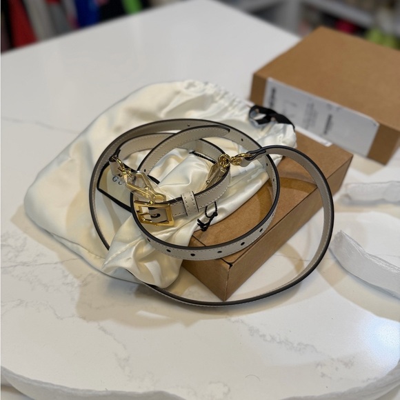 Gucci White leather straps with gold accent - NEW - Picture 4 of 10